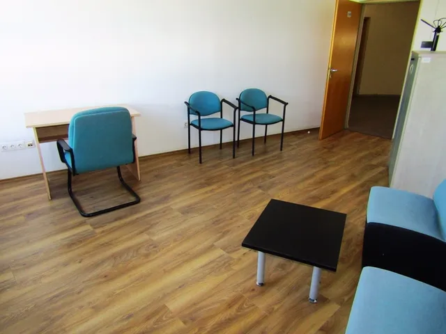 Kiadó kereskedelmi és ipari ingatlan Pécs, Gyárváros 19 nm
