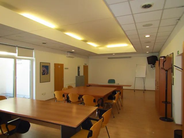 Kiadó kereskedelmi és ipari ingatlan Pécs, Gyárváros 68 nm