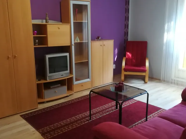 Kiadó lakás Pécs, Egyetemváros, Madách Imre 3 36 nm