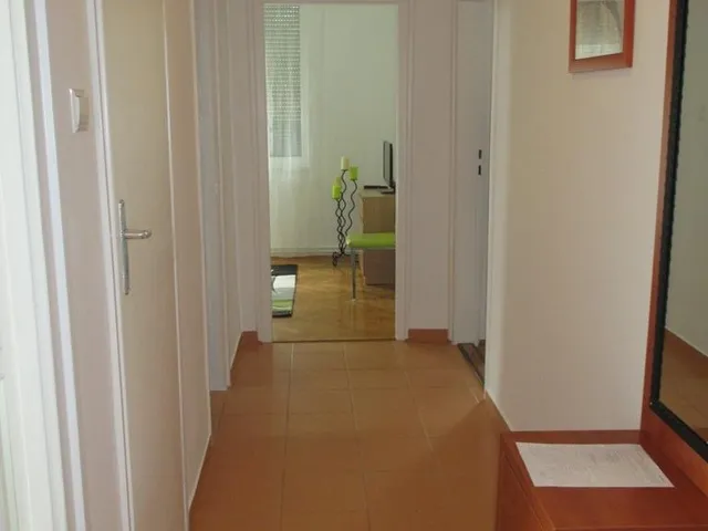 Kiadó lakás Pécs, Uránváros 54 nm