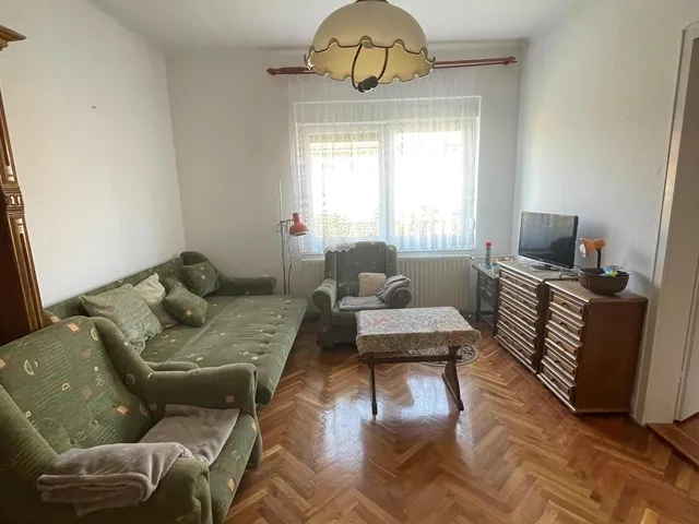Kiadó ház Pécs, Ispitaalja, Űrhajós utca 10 80 nm