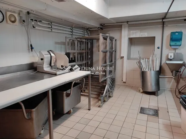 Eladó kereskedelmi és ipari ingatlan Fonyód 3622 nm