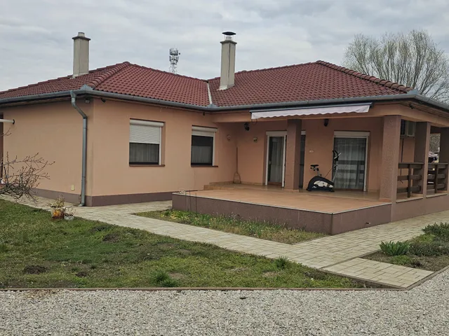 Eladó ház Mikepércs 120 nm