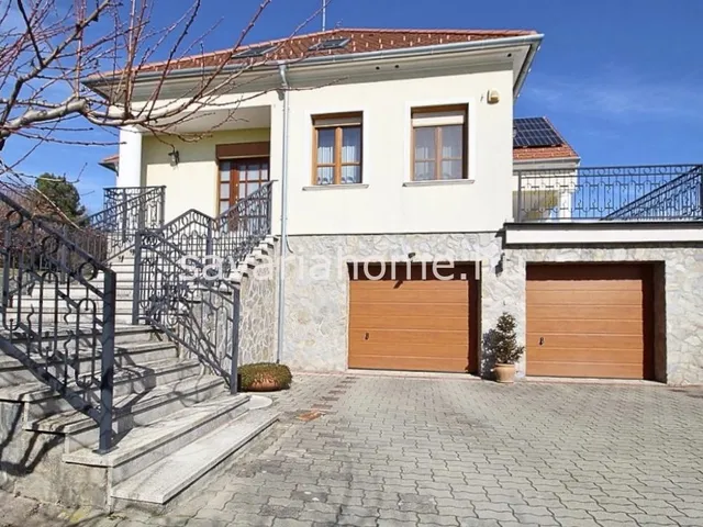 Eladó ház Bozsok 370 nm
