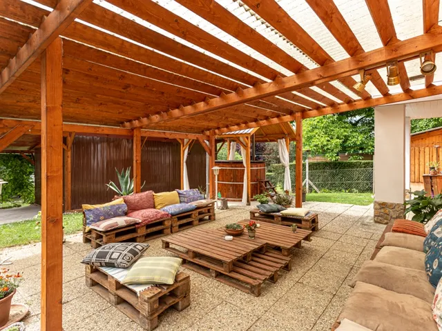 Eladó kereskedelmi és ipari ingatlan Abaliget 330 nm