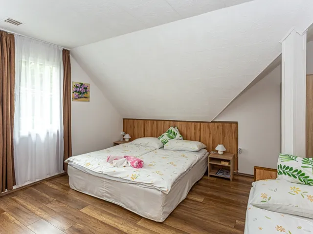 Eladó kereskedelmi és ipari ingatlan Abaliget 330 nm