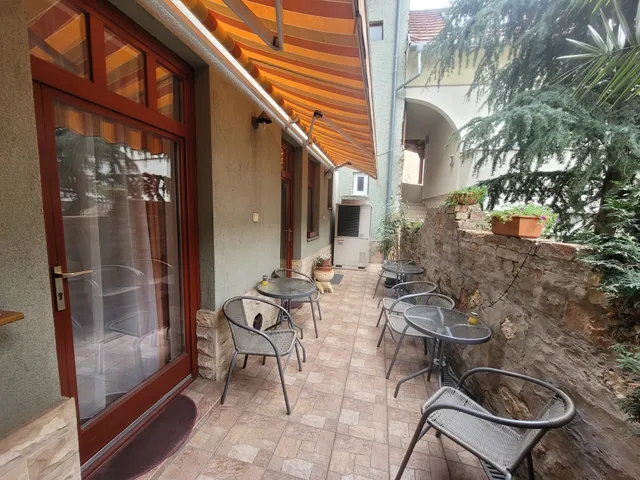 Eladó kereskedelmi és ipari ingatlan Pécs, Belváros 972 nm