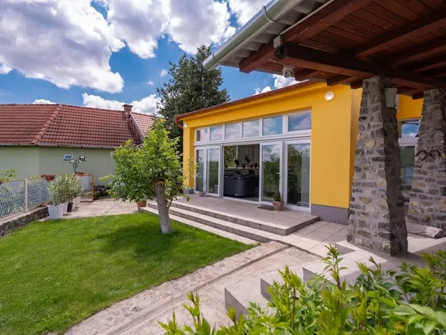 Eladó ház Pécs, Szabolcsfalu 186 nm