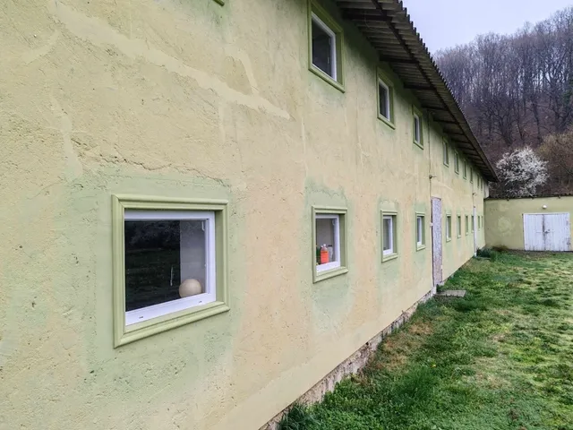 Eladó kereskedelmi és ipari ingatlan Komló, Mecsekjánosi 750 nm