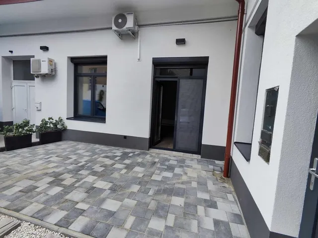 Eladó kereskedelmi és ipari ingatlan Pécs, Belváros 90 nm