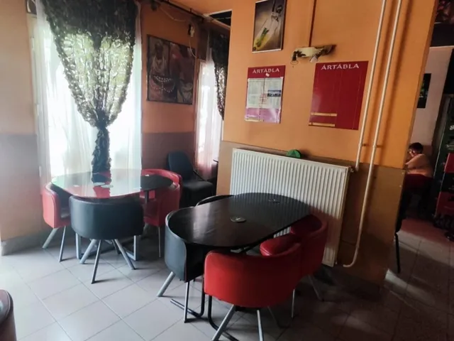 Eladó kereskedelmi és ipari ingatlan Pécs, Kertváros 68 nm