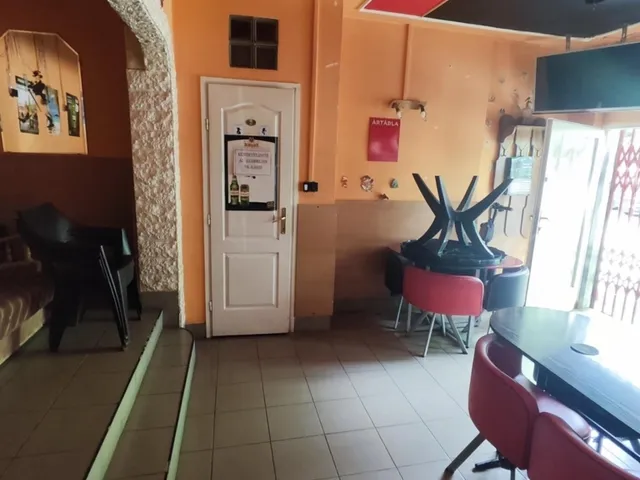 Eladó kereskedelmi és ipari ingatlan Pécs, Kertváros 68 nm