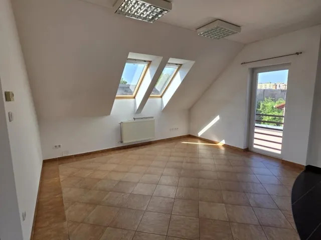 Kiadó kereskedelmi és ipari ingatlan Pécs, Belváros 118 nm