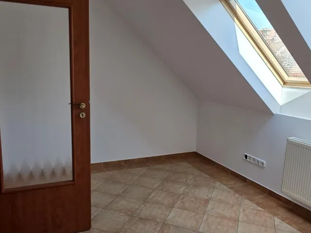 Kiadó kereskedelmi és ipari ingatlan Pécs, Belváros 118 nm