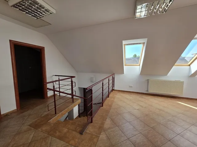 Kiadó kereskedelmi és ipari ingatlan Pécs, Belváros 118 nm