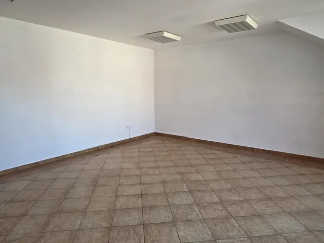 Kiadó kereskedelmi és ipari ingatlan Pécs, Belváros 118 nm