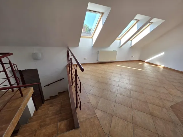 Kiadó kereskedelmi és ipari ingatlan Pécs, Belváros 118 nm