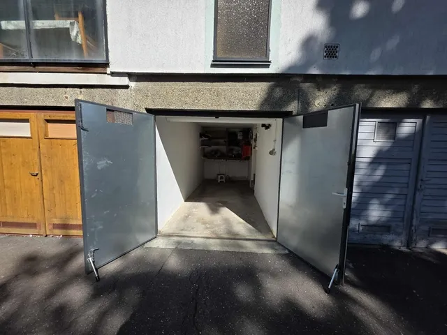 Eladó garázs Pécs, Uránváros 10 nm