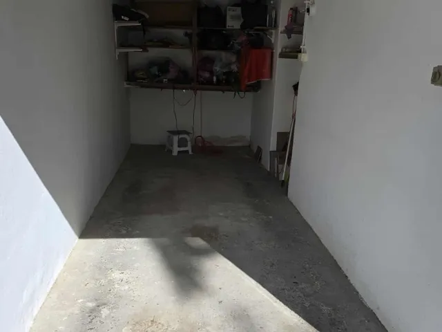 Eladó garázs Pécs, Uránváros 10 nm
