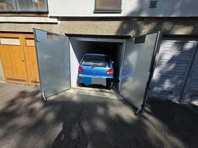 Eladó garázs Pécs, Uránváros 10 nm