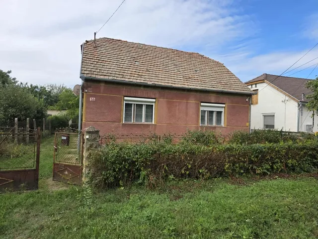Eladó ház Pécs, Vasas 76 nm