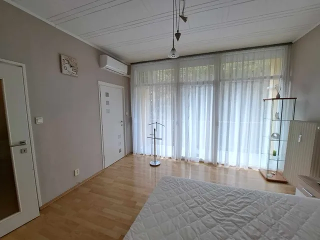 Kiadó lakás Pécs, Uránváros 54 nm