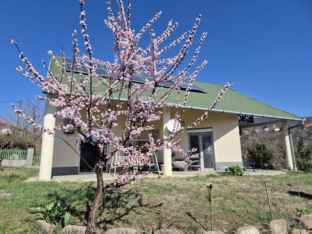 Eladó ház Pécs, Aranyhegy 250 nm