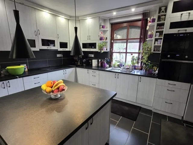 Eladó ház Kozármisleny 187 nm