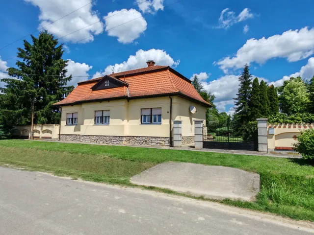 Eladó ház Kétújfalu 160 nm