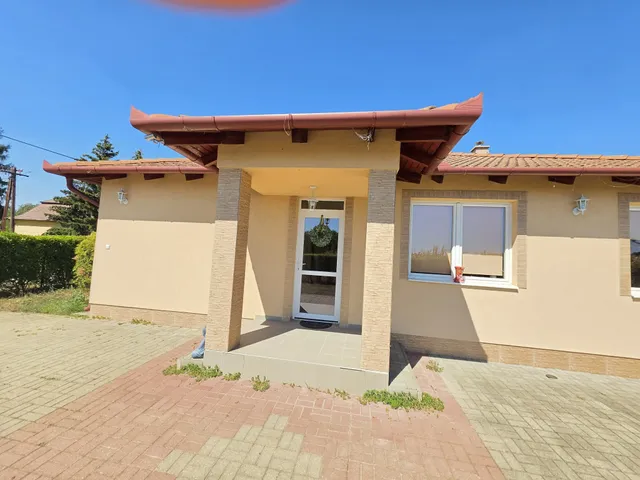 Eladó ház Vásárosbéc 83 nm
