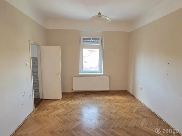 Kiadó lakás Pécs, Belváros 108 nm