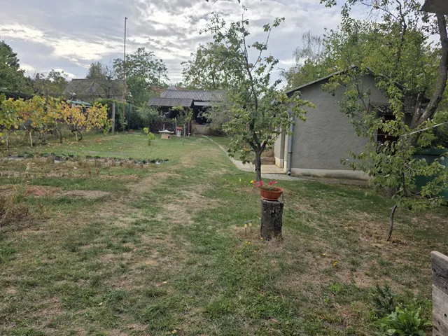 Eladó telek Gyód 1200 nm