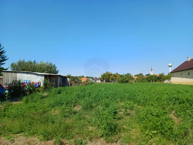 Eladó telek Bőny 1908 nm