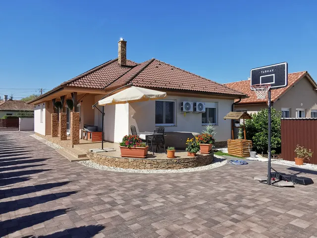 Eladó ház Nyúl 119 nm