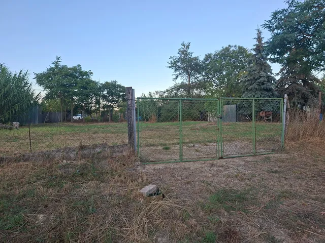 Eladó telek Bőny 700 nm