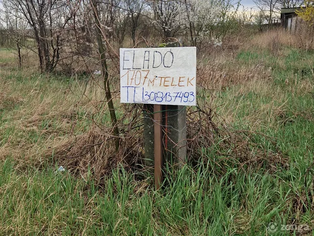 Eladó telek Sárkeresztúr 1700 nm