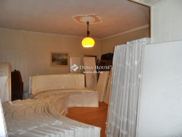 Eladó kereskedelmi és ipari ingatlan Szigetmonostor 635 nm