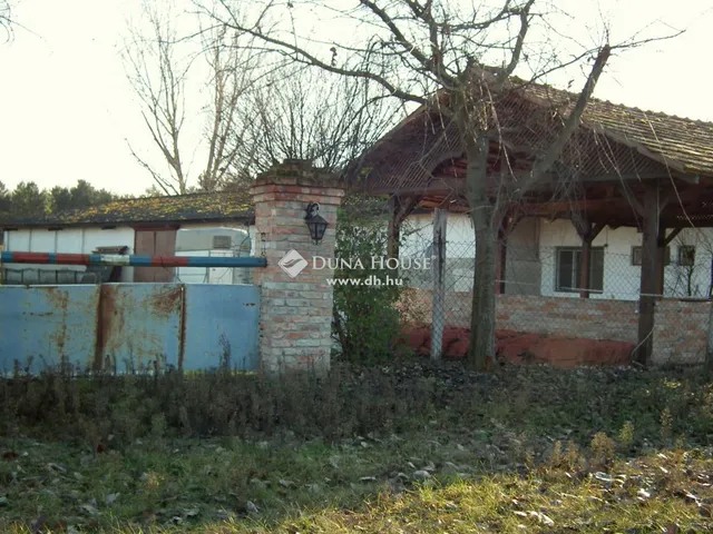 Eladó mezőgazdasági ingatlan Csongrád 696 nm
