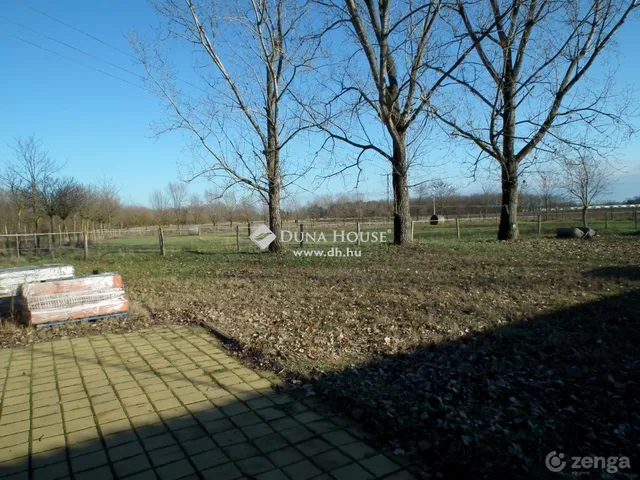 Eladó mezőgazdasági ingatlan Csongrád 696 nm
