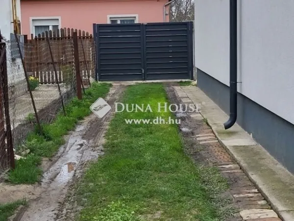 Eladó telek Szeged 685 nm
