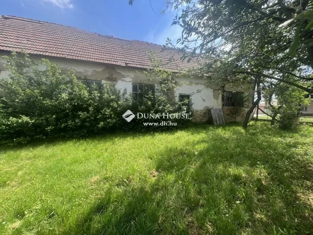 Eladó telek Deszk 1499 nm
