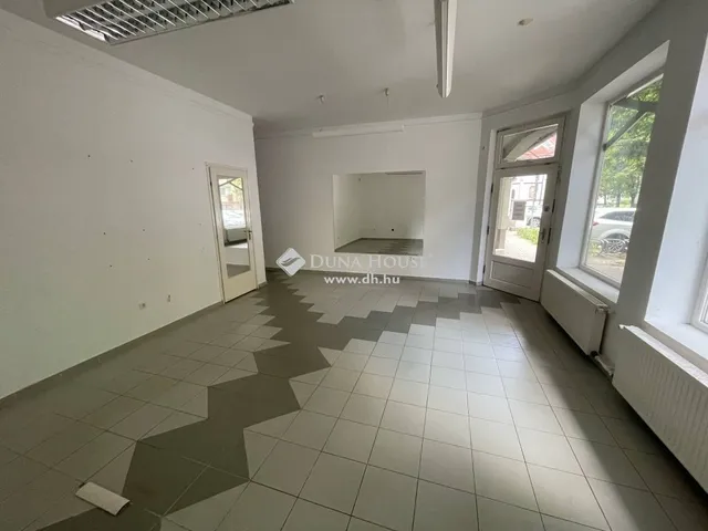 Eladó kereskedelmi és ipari ingatlan Orosháza 107 nm