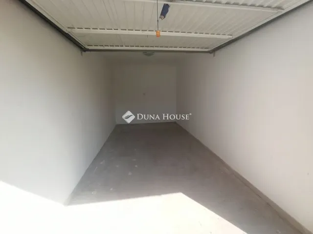 Eladó garázs Szeged 12 nm