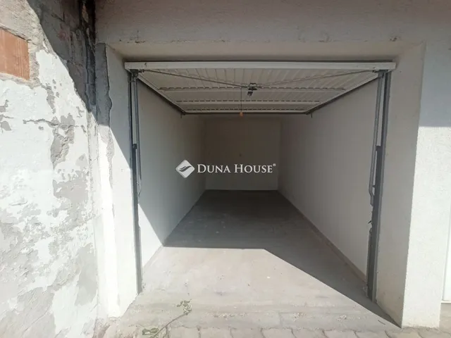 Eladó garázs Szeged 12 nm