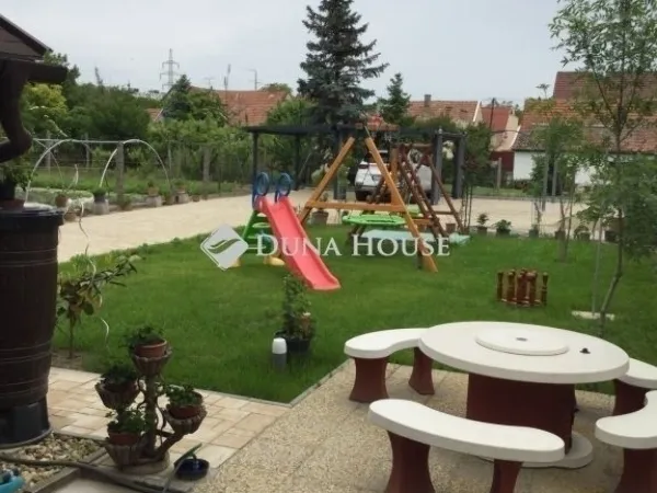 Eladó ház Szeged, Petőfitelep 341 nm