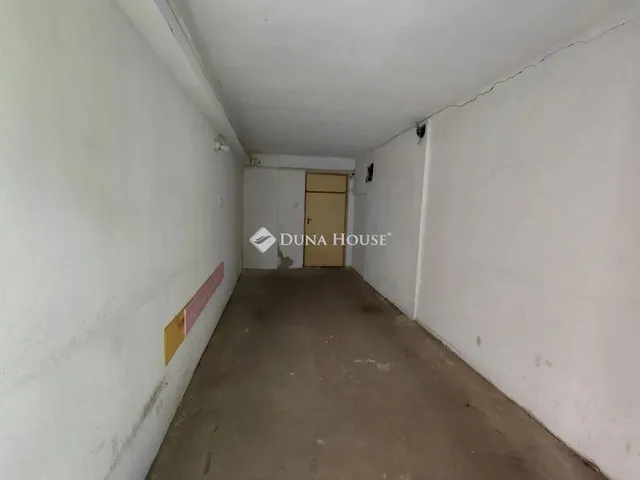 Kiadó garázs Szeged 14 nm
