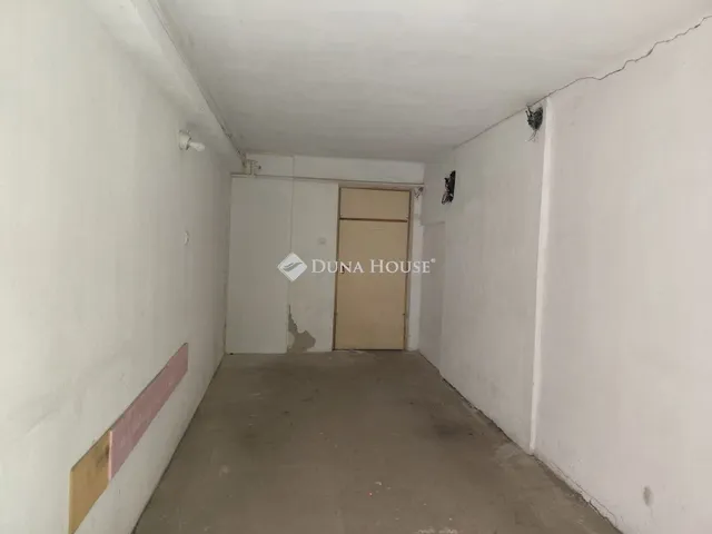 Kiadó garázs Szeged 14 nm