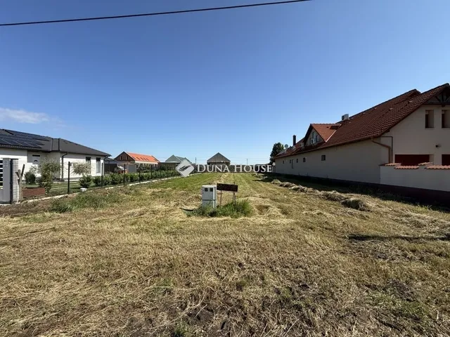 Eladó telek Deszk 832 nm