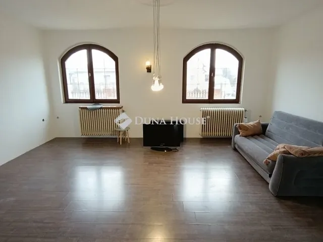 Eladó ház Sándorfalva 193 nm