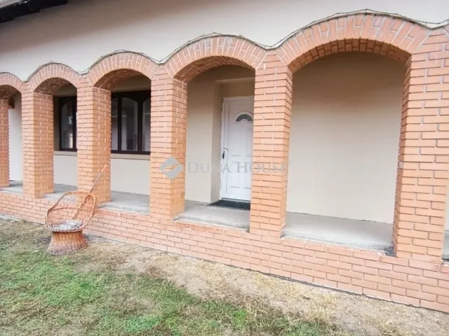 Eladó ház Sándorfalva 193 nm
